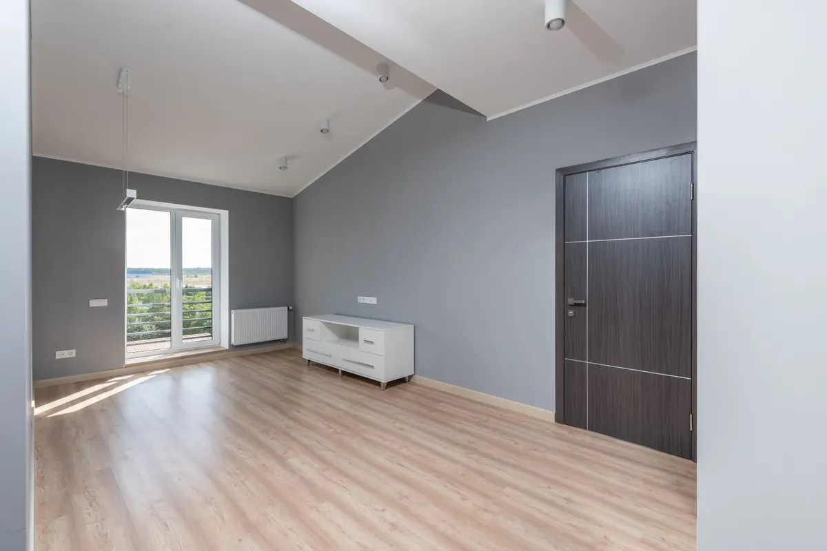 Appartement vide entre deux locations, prêt pour un traitement anti-nuisibles